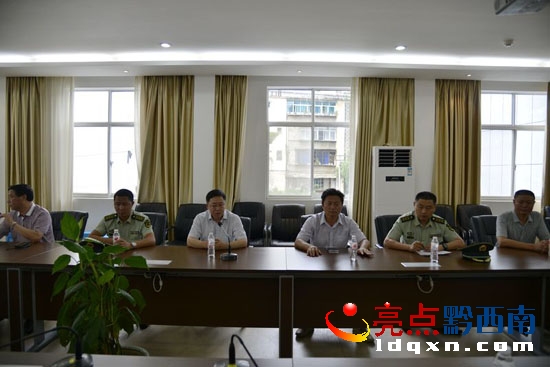 在州醫(yī)院聽(tīng)取匯報(bào)和部署火災(zāi)隱患整改工作.JPG
