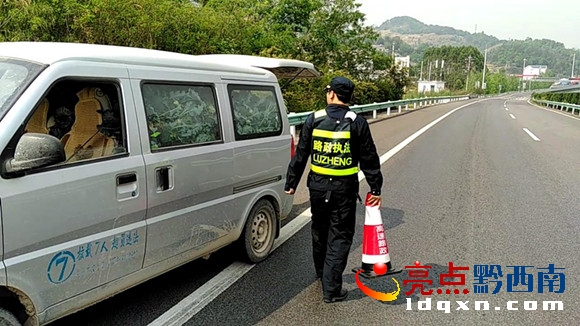 擺放警示標(biāo)志.JPG