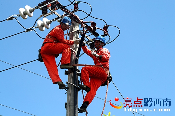 搶修現場(盧關文 攝 ) (3).JPG